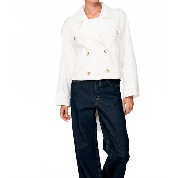 NEW LINE AND DOT bendetta crop trench jacket in white